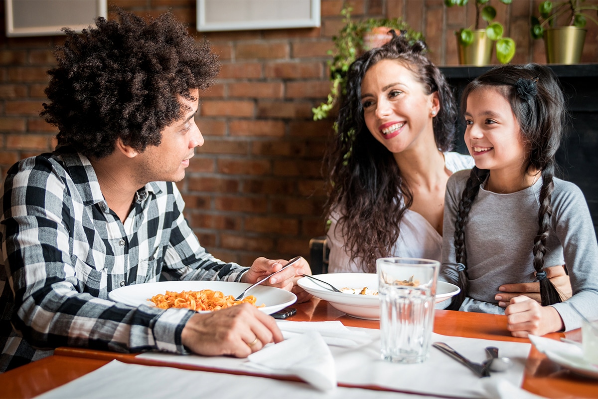 The Rise, Fall and Resurgence of Chain Restaurants: A Story of Sizzle, Struggle and Revival